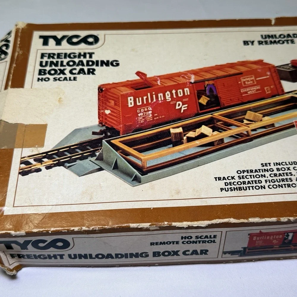 Vintage Tyco HO Scale Freight Unloading Box Car Set (No. 930) Train Set With Box